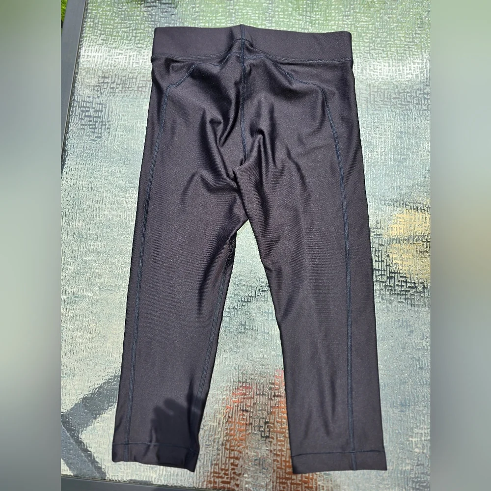 Under Armour Heat Gear Compression legging, size Medium, EUC, black